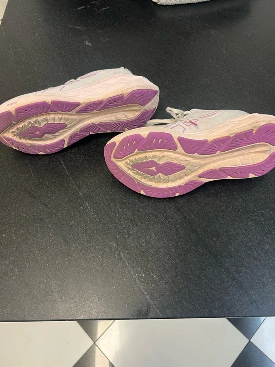 ASICS - Picture 3 of 5